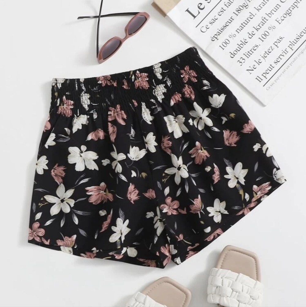 Free with bundle super cute floral shorts Sz S
